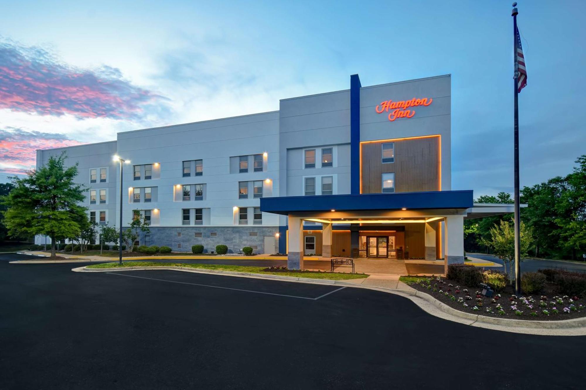 Hampton Inn Potomac Mills Удбридж Екстериор снимка