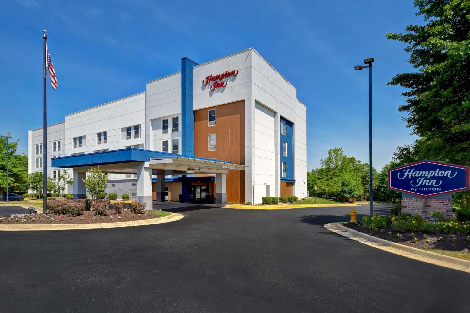 Hampton Inn Potomac Mills Удбридж Екстериор снимка