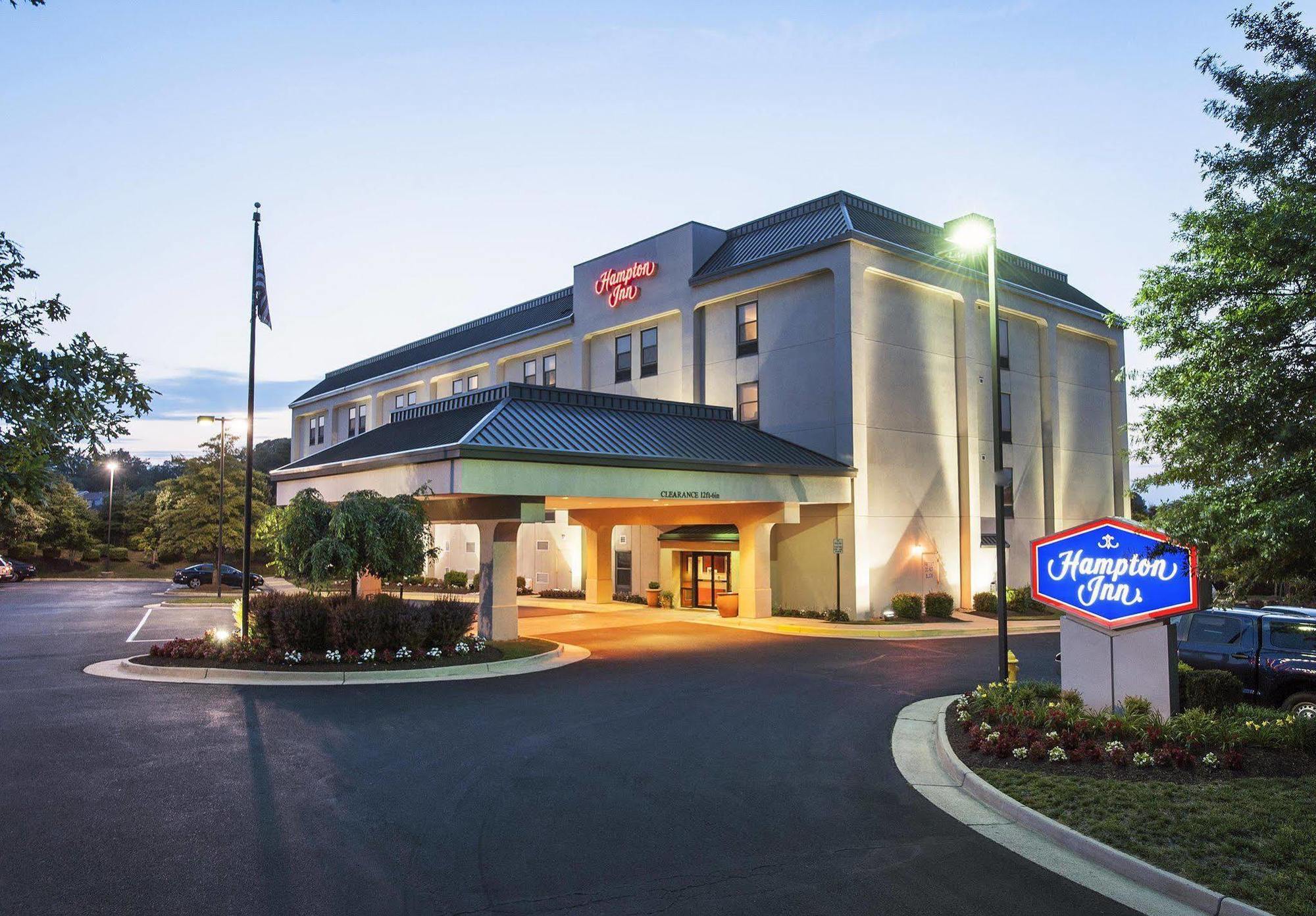 Hampton Inn Potomac Mills Удбридж Екстериор снимка